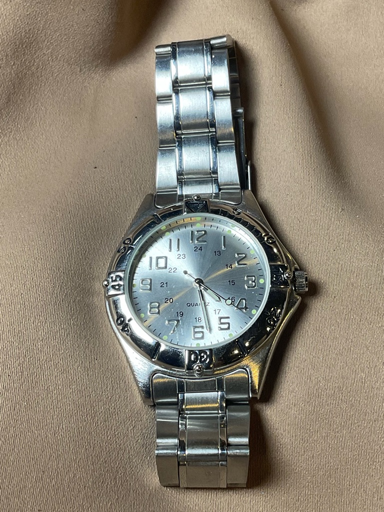Advance Stainless Steel Quartz Watch Silver Tone Bracelet Date Dial Japan Moveme